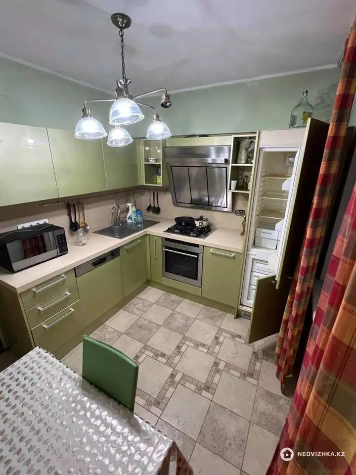 3-комнатная квартира, этаж 5 из 5, 68 м², На длительный срок, фотография 2