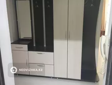 1-комнатная квартира, этаж 3 из 15, 42 м², На длительный срок
