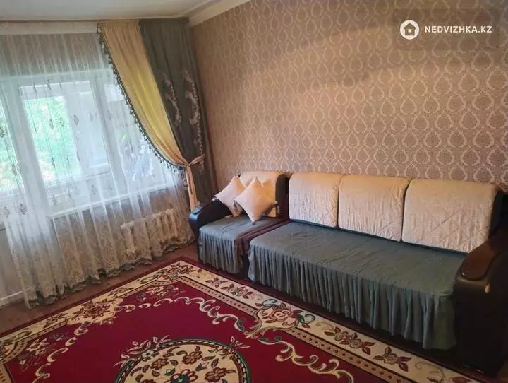 3-комнатная квартира, этаж 3 из 5, 65 м², фотография 3