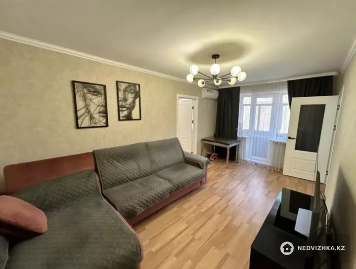 2-комнатная квартира, этаж 4 из 5, 47 м², фотография 3