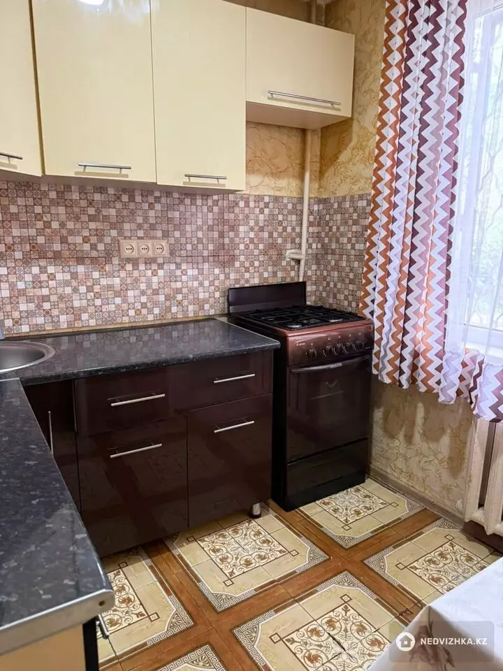 4-комнатная квартира, этаж 1 из 5, 56 м², фотография 2