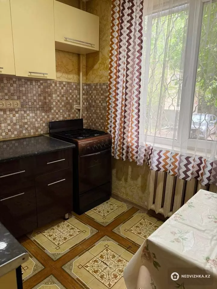 4-комнатная квартира, этаж 1 из 5, 56 м², фотография 3