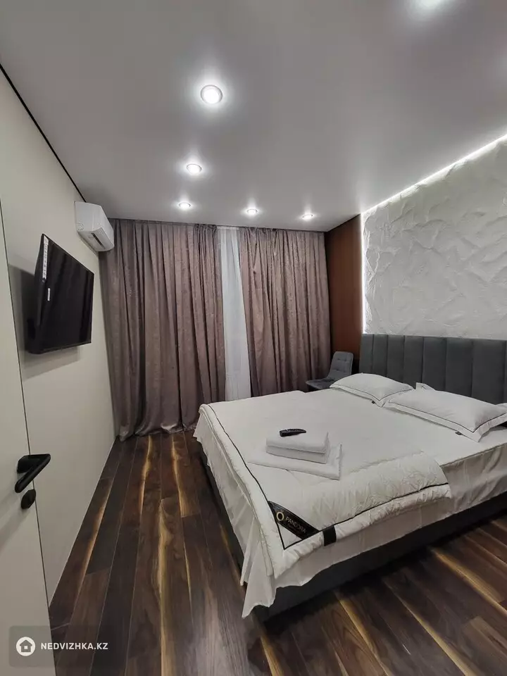2-комнатная квартира, этаж 13 из 15, 65 м², Посуточно, фотография 5
