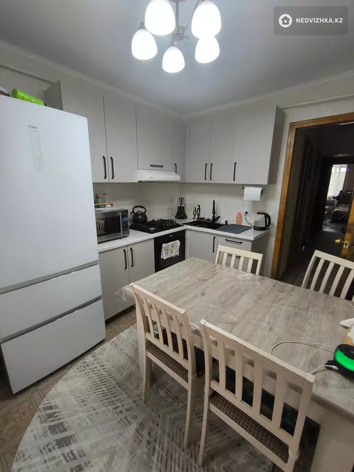3-бөлмелі пәтер, қабат 2 барлық қабат саны 2, 72 м²