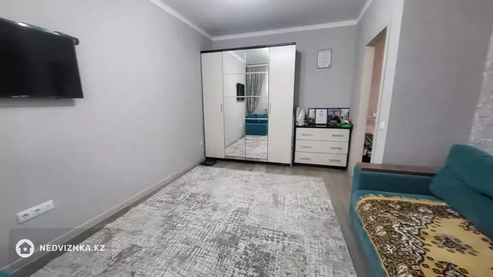 1-комнатная квартира, этаж 4 из 12, 32 м², фотография 2