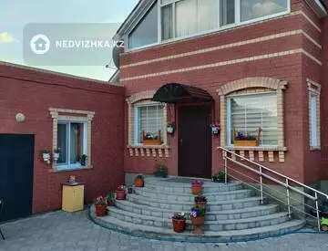 7-комнатный дом, 4.5 соток, 262 м²
