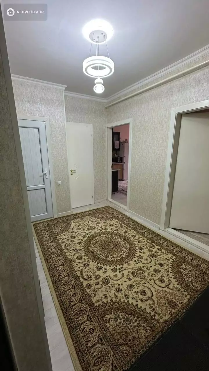 2-комнатная квартира, этаж 1 из 9, 60 м², фотография 3
