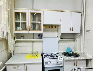 2-комнатная квартира, этаж 3 из 9, 60 м², На длительный срок, миниатюра 7