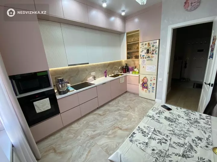 3-комнатная квартира, этаж 9 из 9, 78 м², фотография 2