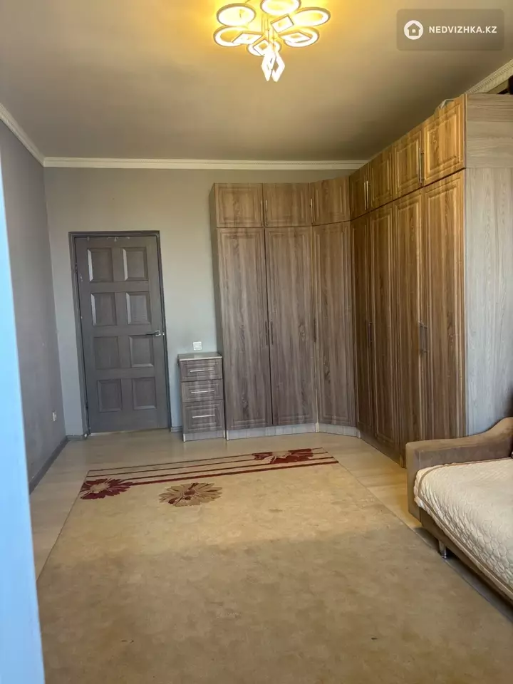 3-комнатная квартира, этаж 3 из 5, 81 м², фотография 2