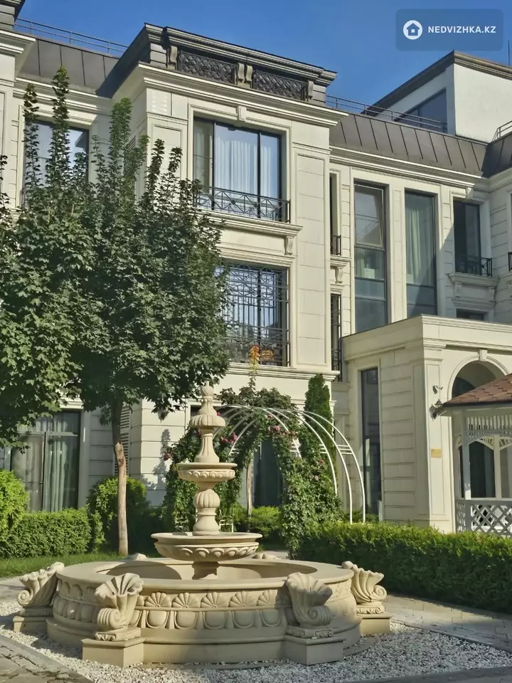 4-комнатная квартира, этаж 2 из 3, 198 м², фотография 2