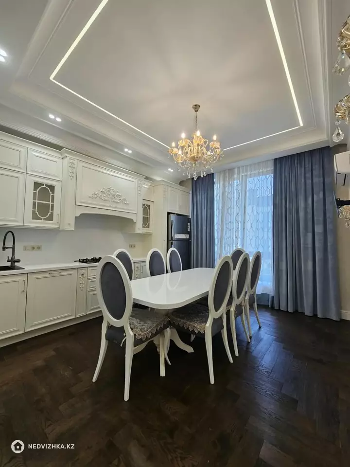 4-комнатная квартира, этаж 2 из 3, 198 м², фотография 5
