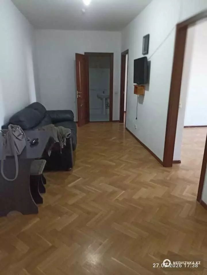 2-комнатная квартира, этаж 10 из 12, 72 м², фотография 2