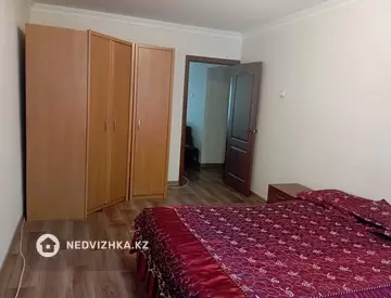 3-комнатная квартира, этаж 3 из 5, 66 м², миниатюра 2