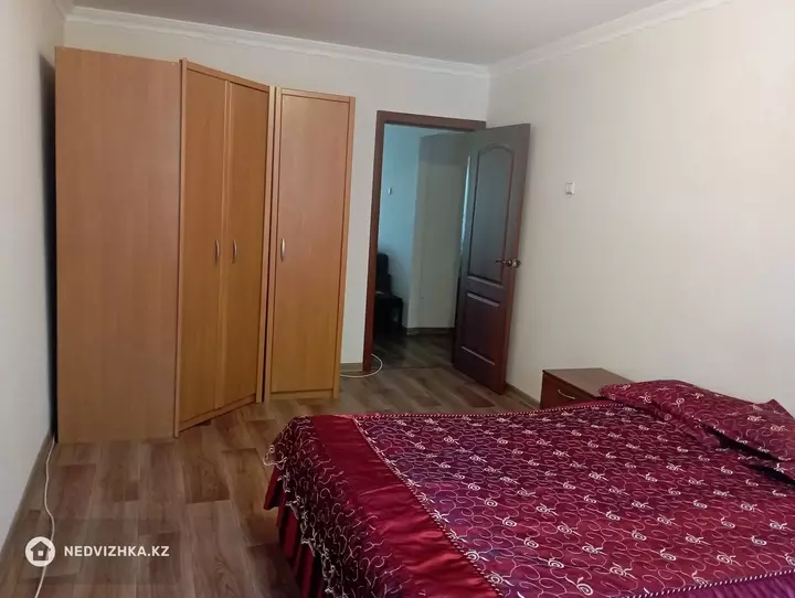 3-комнатная квартира, этаж 3 из 5, 66 м², фотография 2