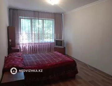 3-комнатная квартира, этаж 3 из 5, 66 м², миниатюра 3