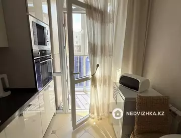 3-бөлмелі пәтер, қабат 8 барлық қабат саны 18, 73 м², 3-нобай