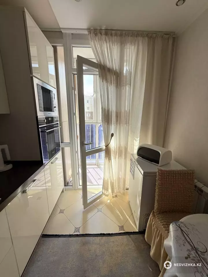 3-комнатная квартира, этаж 8 из 18, 73 м², фотография 3