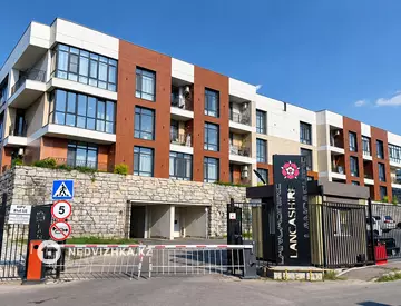 2-комнатная квартира, этаж 3 из 3, 80 м²
