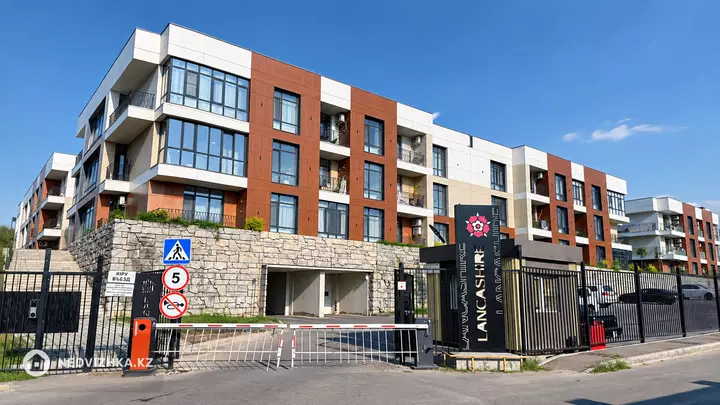 2-комнатная квартира, этаж 3 из 3, 80 м², фотография 2