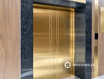 2-комнатная квартира, этаж 3 из 3, 80 м²