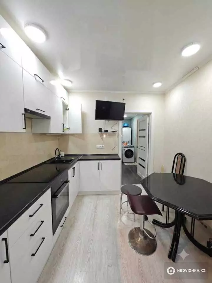 4-комнатная квартира, этаж 1 из 9, 77 м², фотография 3