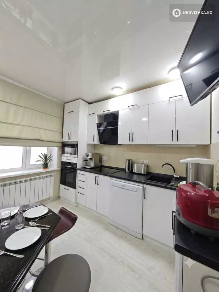 4-комнатная квартира, этаж 1 из 9, 77 м², фотография 2