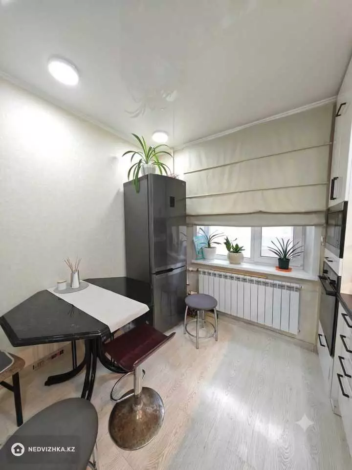 4-комнатная квартира, этаж 1 из 9, 77 м²