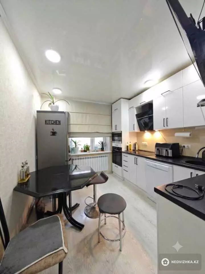 4-комнатная квартира, этаж 1 из 9, 77 м², фотография 4