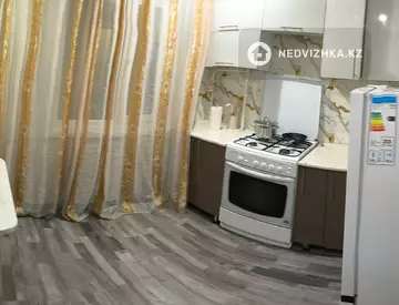 1-комнатная квартира, этаж 4 из 9, 38 м², Посуточно