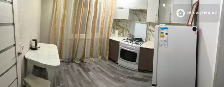1-комнатная квартира, этаж 4 из 9, 38 м², Посуточно, фотография 3