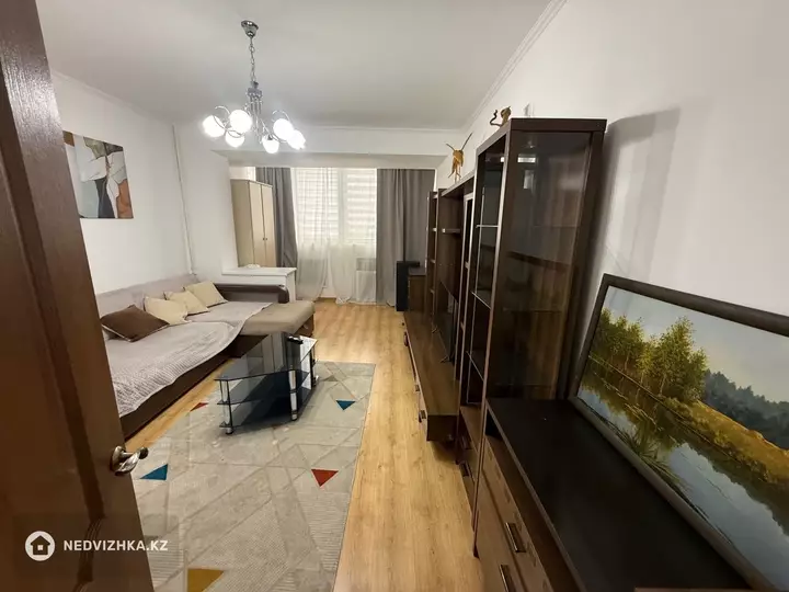 2-комнатная квартира, этаж 2 из 5, 64 м², фотография 2