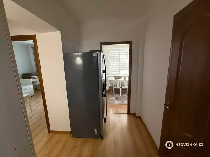 2-комнатная квартира, этаж 2 из 5, 64 м², фотография 4