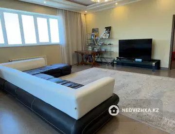 4-комнатная квартира, этаж 10 из 10, 160 м², миниатюра 2