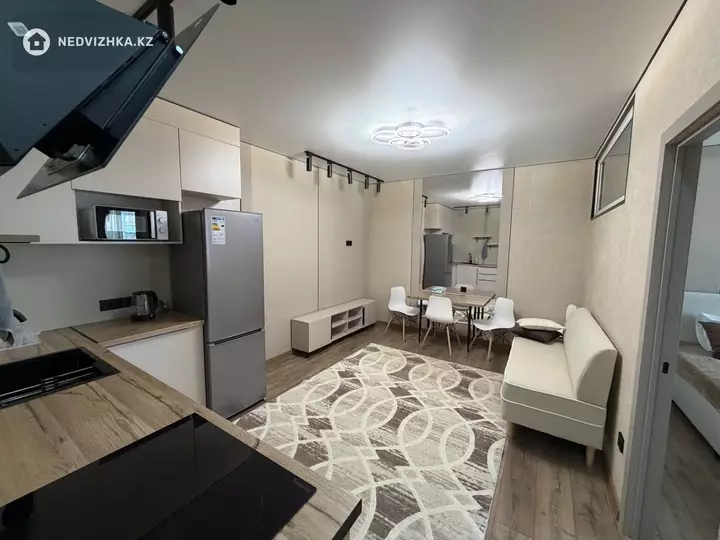 3-комнатная квартира, этаж 11 из 13, 67 м², На длительный срок, фотография 3