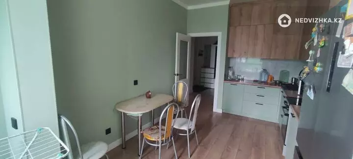 1-комнатная квартира, этаж 2 из 10, 42 м², фотография 2