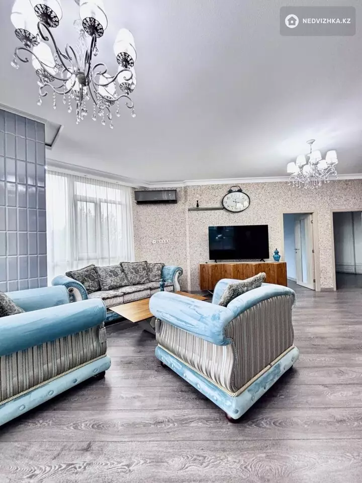 3-комнатная квартира, этаж 3 из 5, 146 м², фотография 2