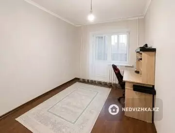 2-комнатная квартира, этаж 2 из 10, 70 м², миниатюра 1