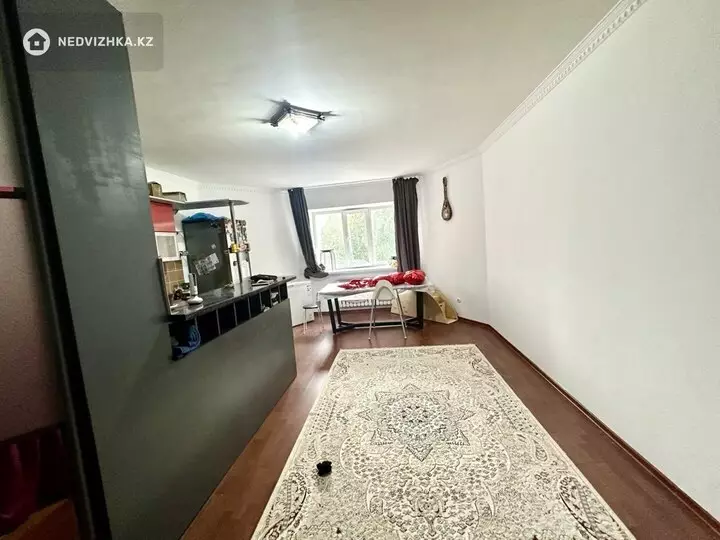 2-комнатная квартира, этаж 2 из 10, 70 м², фотография 2