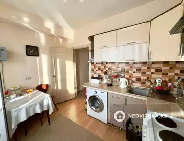 2-комнатная квартира, этаж 15 из 19, 62 м², миниатюра 9