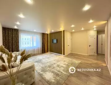 2-комнатная квартира, этаж 7 из 9, 63 м², миниатюра 2
