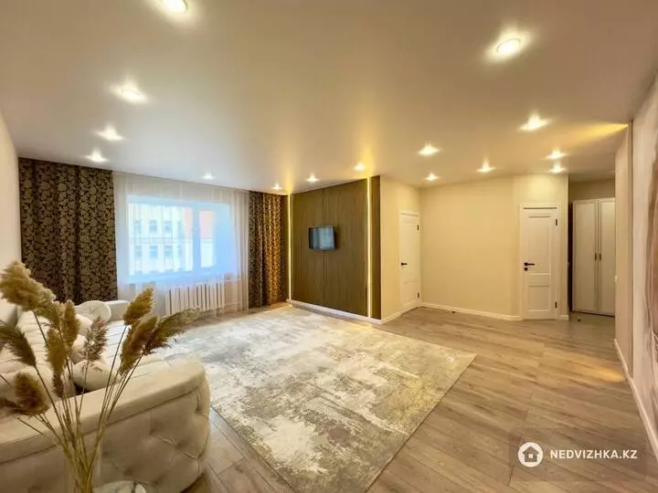 2-комнатная квартира, этаж 7 из 9, 63 м², фотография 2