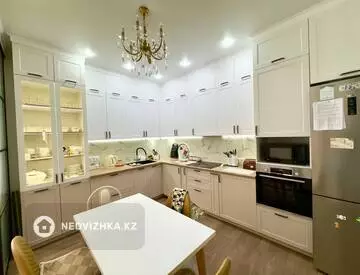 4-комнатная квартира, этаж 8 из 10, 115 м², миниатюра 1