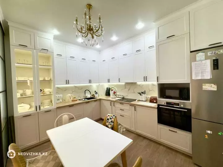 4-комнатная квартира, этаж 8 из 10, 115 м²