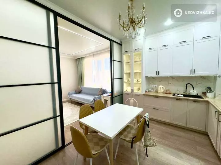 4-комнатная квартира, этаж 8 из 10, 115 м², фотография 3