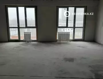 4-комнатная квартира, этаж 4 из 10, 100 м²