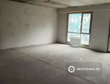 4-комнатная квартира, этаж 4 из 10, 100 м²