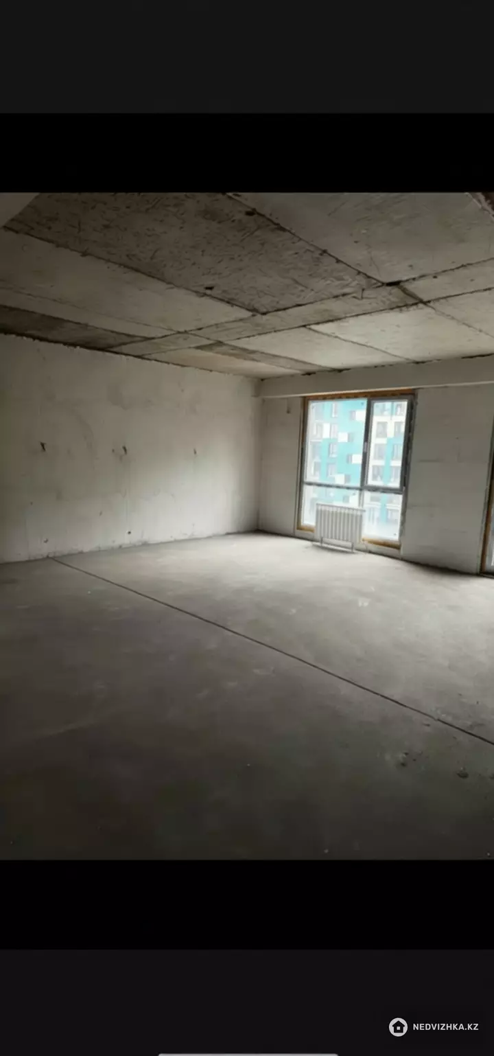 4-комнатная квартира, этаж 4 из 10, 100 м², фотография 2