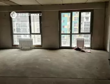 4-комнатная квартира, этаж 4 из 10, 100 м²