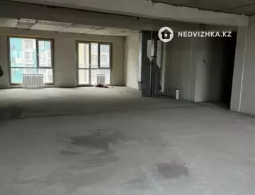 4-комнатная квартира, этаж 4 из 10, 100 м²
